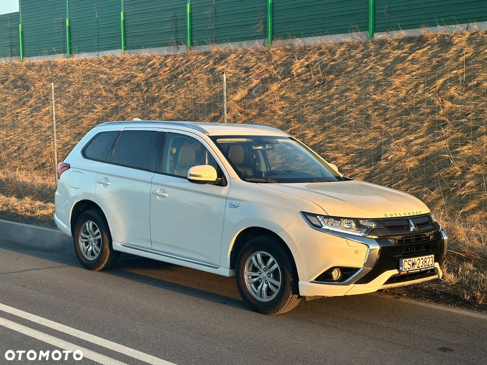Mitsubishi Outlander 2.0 4WD Plus - 2