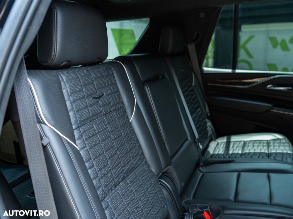 Cadillac Escalade - 32