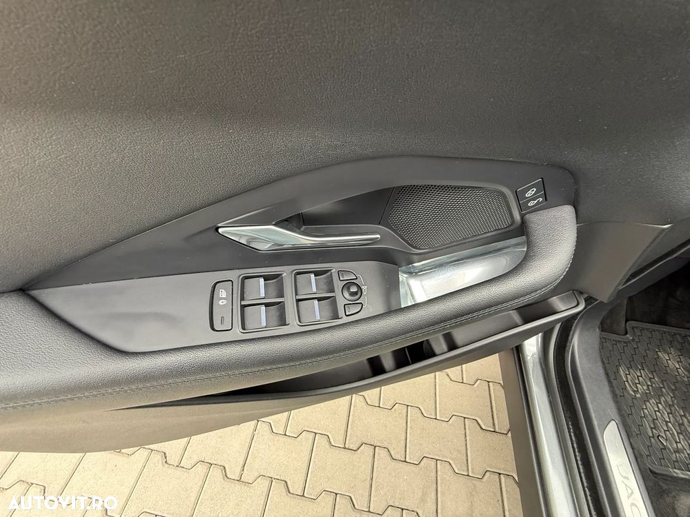 Jaguar E-Pace D150 AWD S - 33
