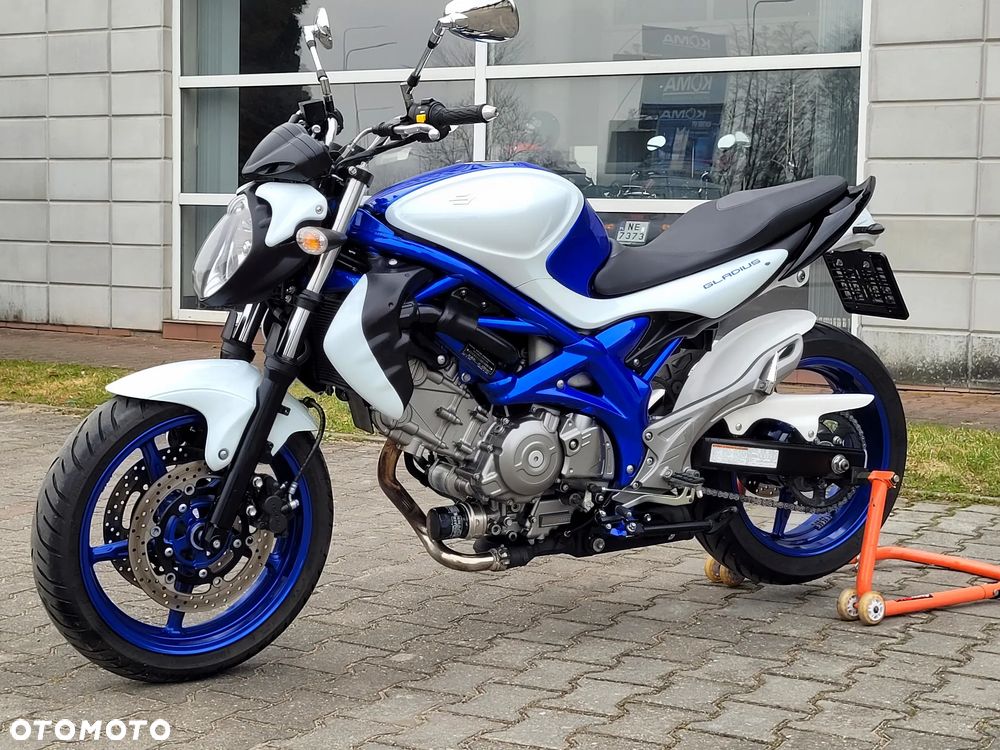 Suzuki Gladius - 6