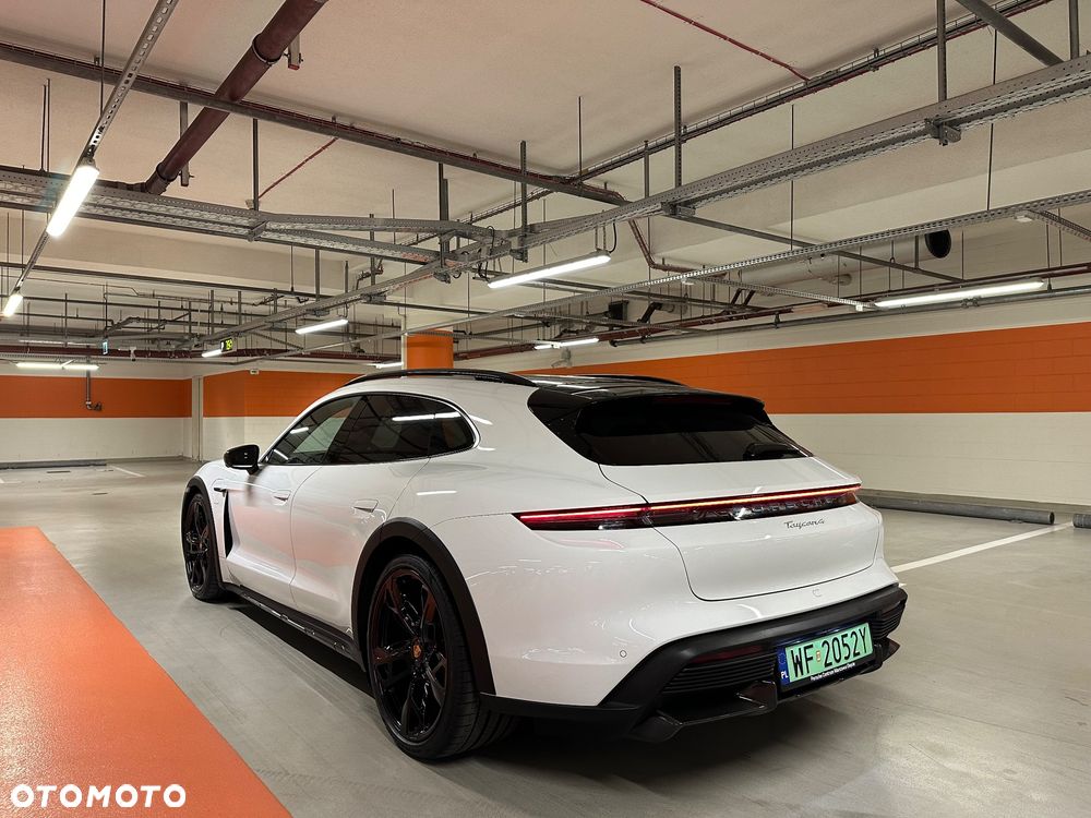 Porsche Taycan 4 - 6