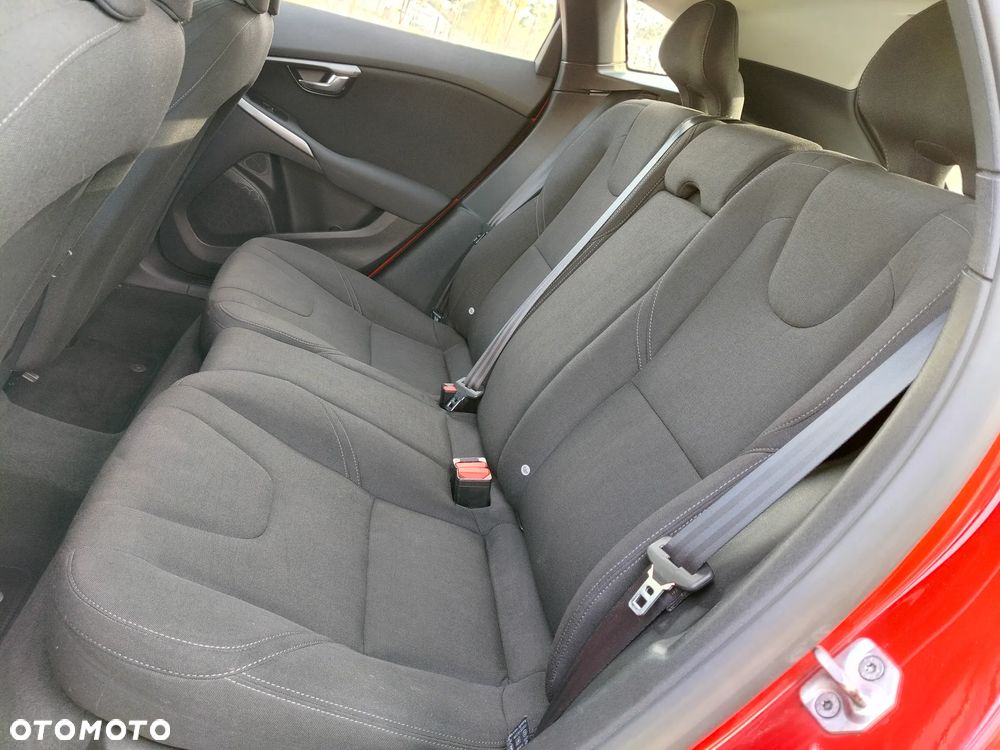 Volvo V40 D2 Momentum - 12