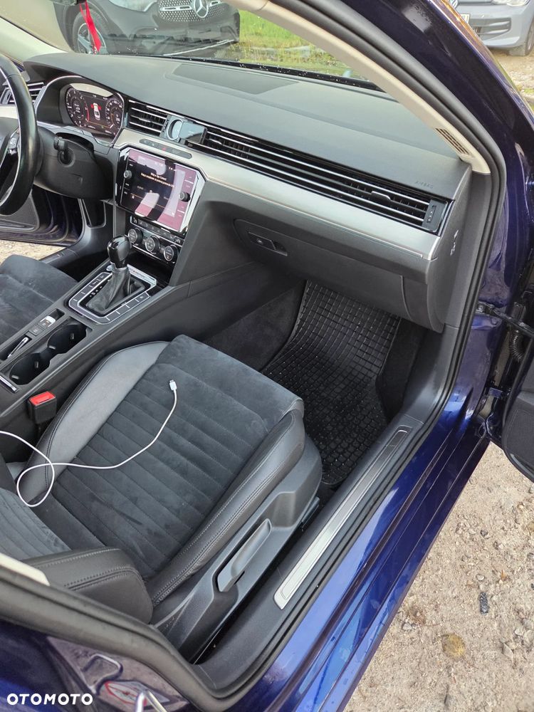 Volkswagen Passat - 25