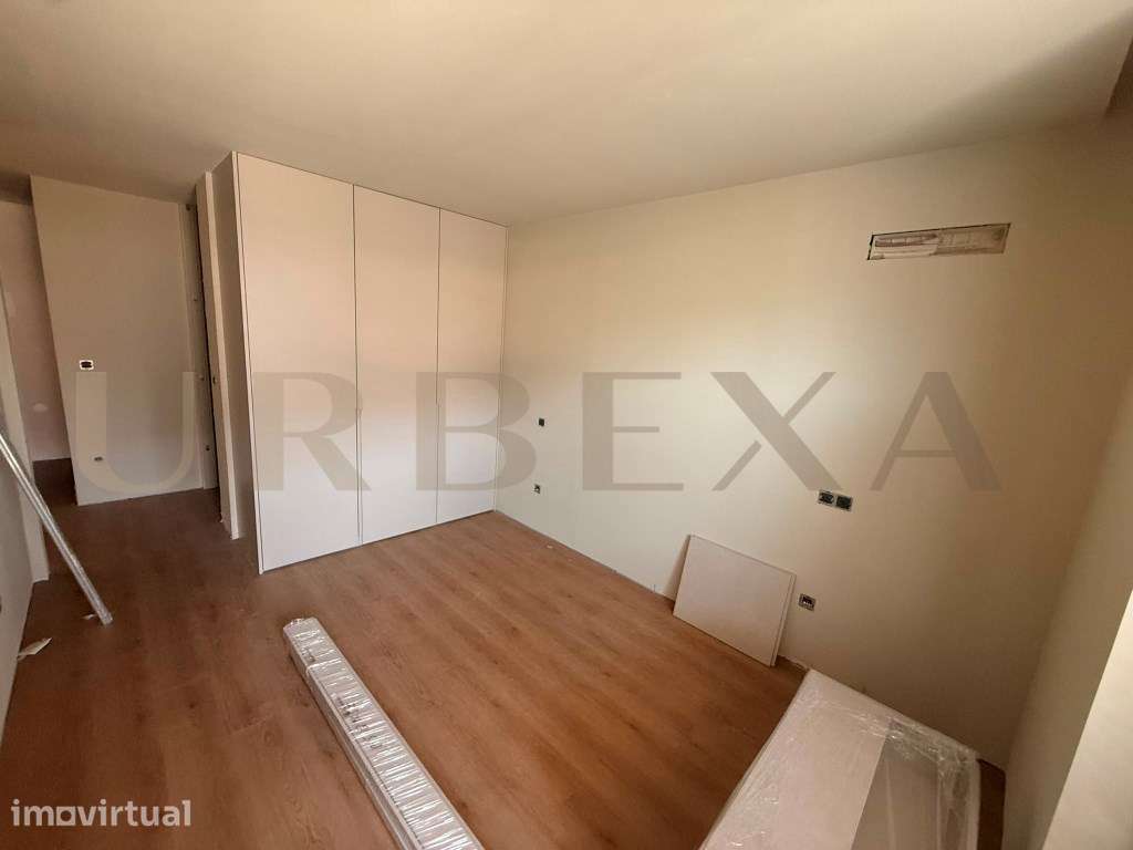 APARTAMENTO T1 COM TERRAÇO E GARAGEM PARA 2 CARROS - Grande imagem: 3/6
