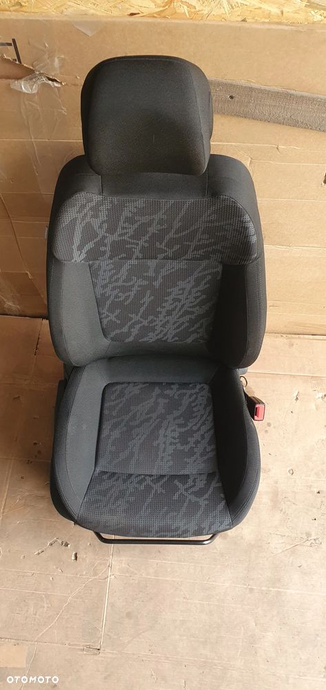 Fotel pasażera prawy przód przedni Peugeot 3008 - 2