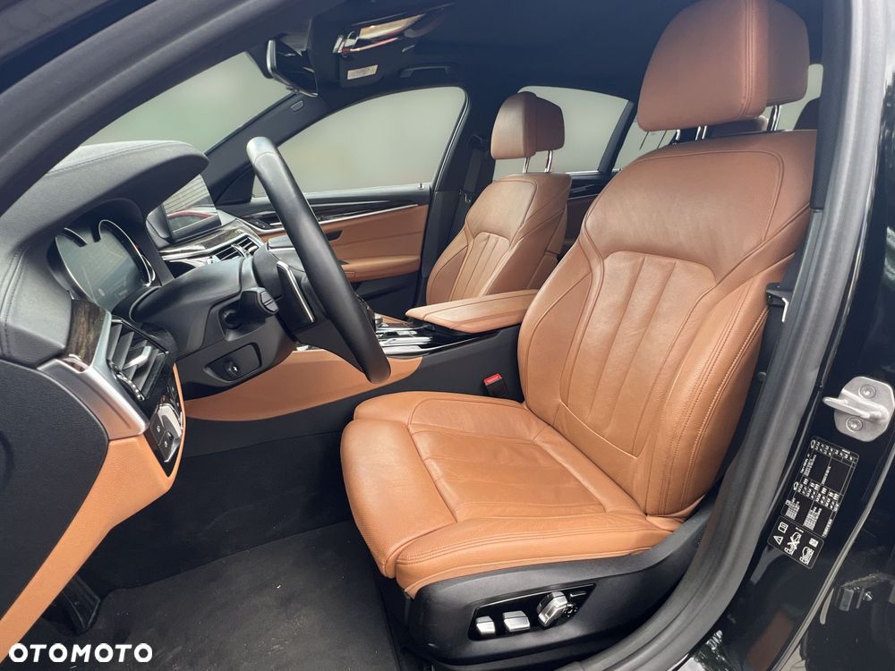 BMW Seria 5 540i xDrive - 16