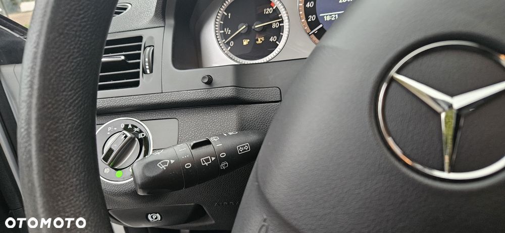 Mercedes-Benz Klasa C 180 Kompressor Classic - 31
