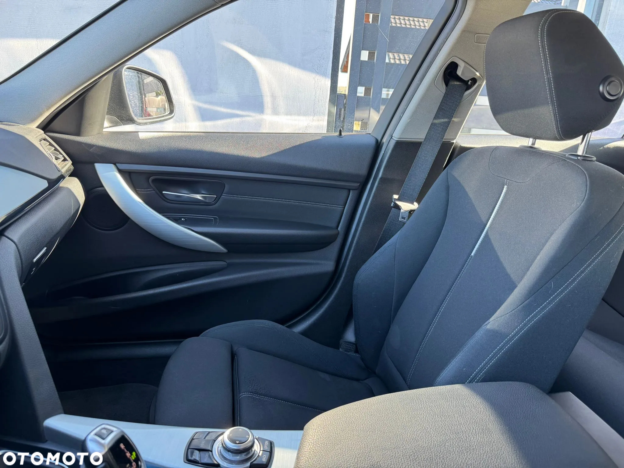 BMW Seria 3 318d Touring Sport Line - 16