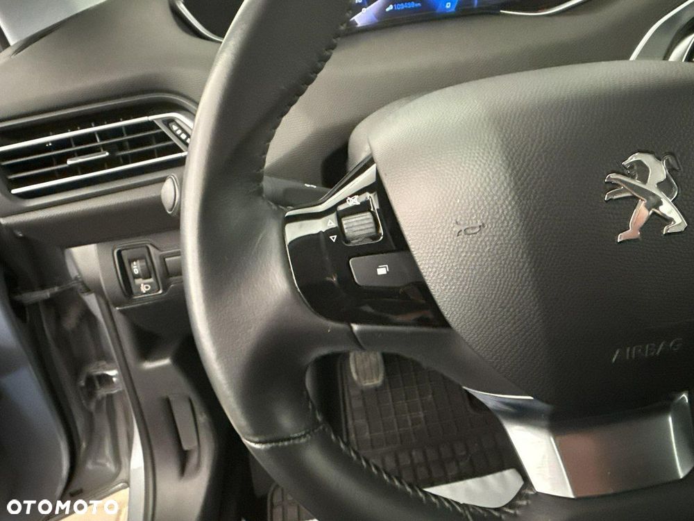 Peugeot 308 - 25