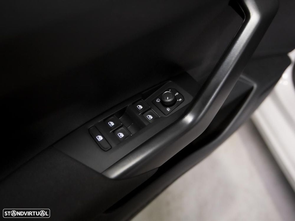 VW Taigo 1.0 TSI R-Line DSG - 32