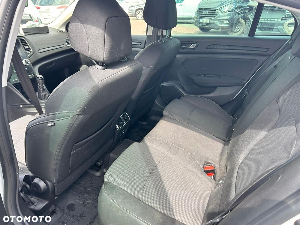 Renault Megane 1.3 TCe Evolution - 9