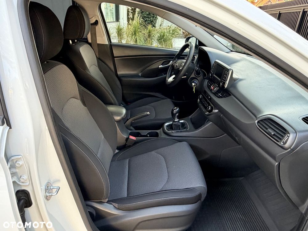 Hyundai i30 1.6 D Classic + - 12