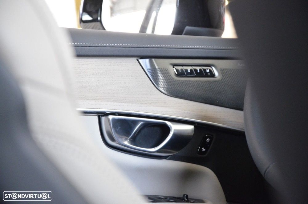 Volvo XC 90 2.0 T8 PHEV Plus Dark AWD - 35