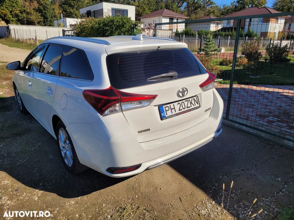 Toyota Auris 1.4 D-4D Luna - 4