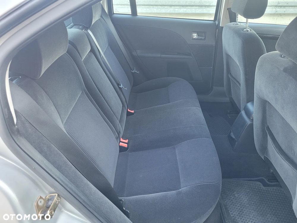 Ford Mondeo 1.8 Ghia - 13