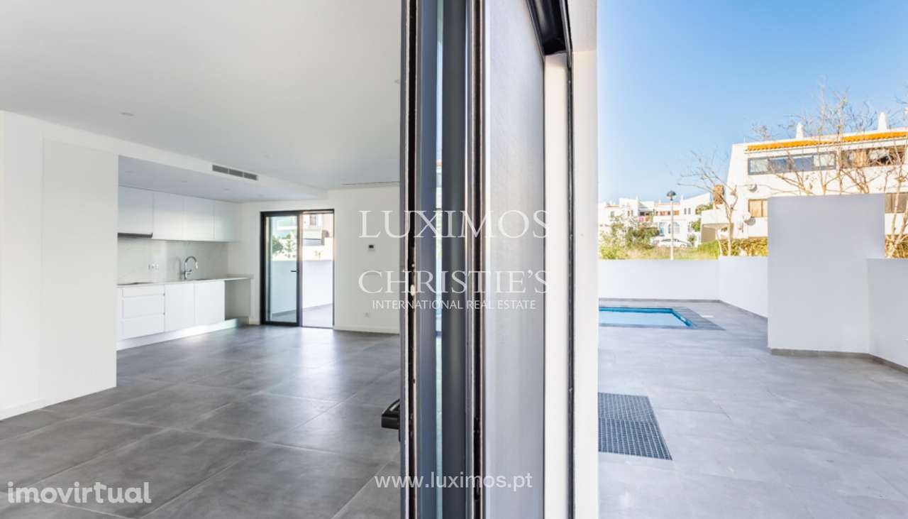 Moradia moderna V3 com piscina, para venda em Olhão, Algarve - Grande imagem: 3/26