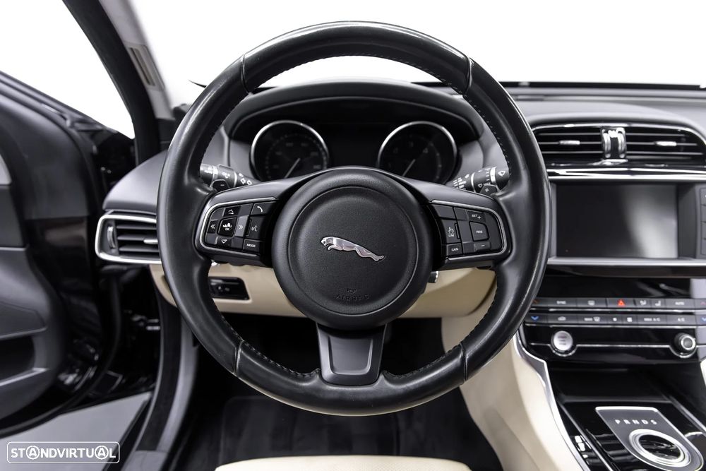 Jaguar XE 2.0 D Prestige Aut. - 34