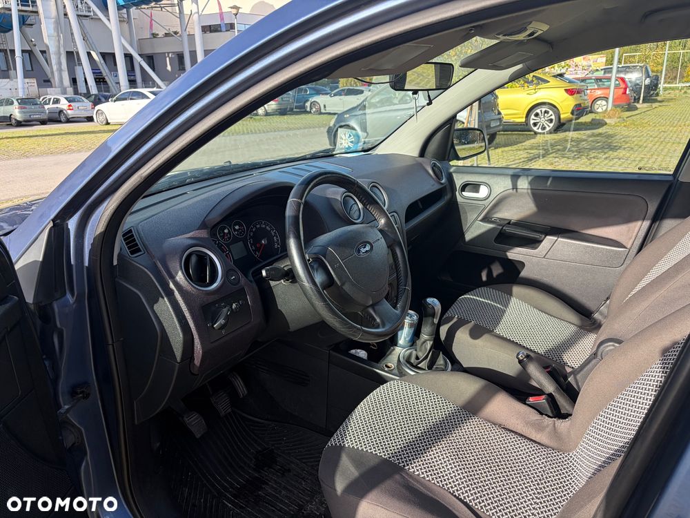 Ford Fusion 2005 photo 2