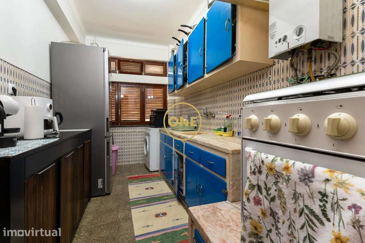 Apartamento T2 com Vista Desafogada | Para Remodelação | Loures - Grande imagem: 5/20