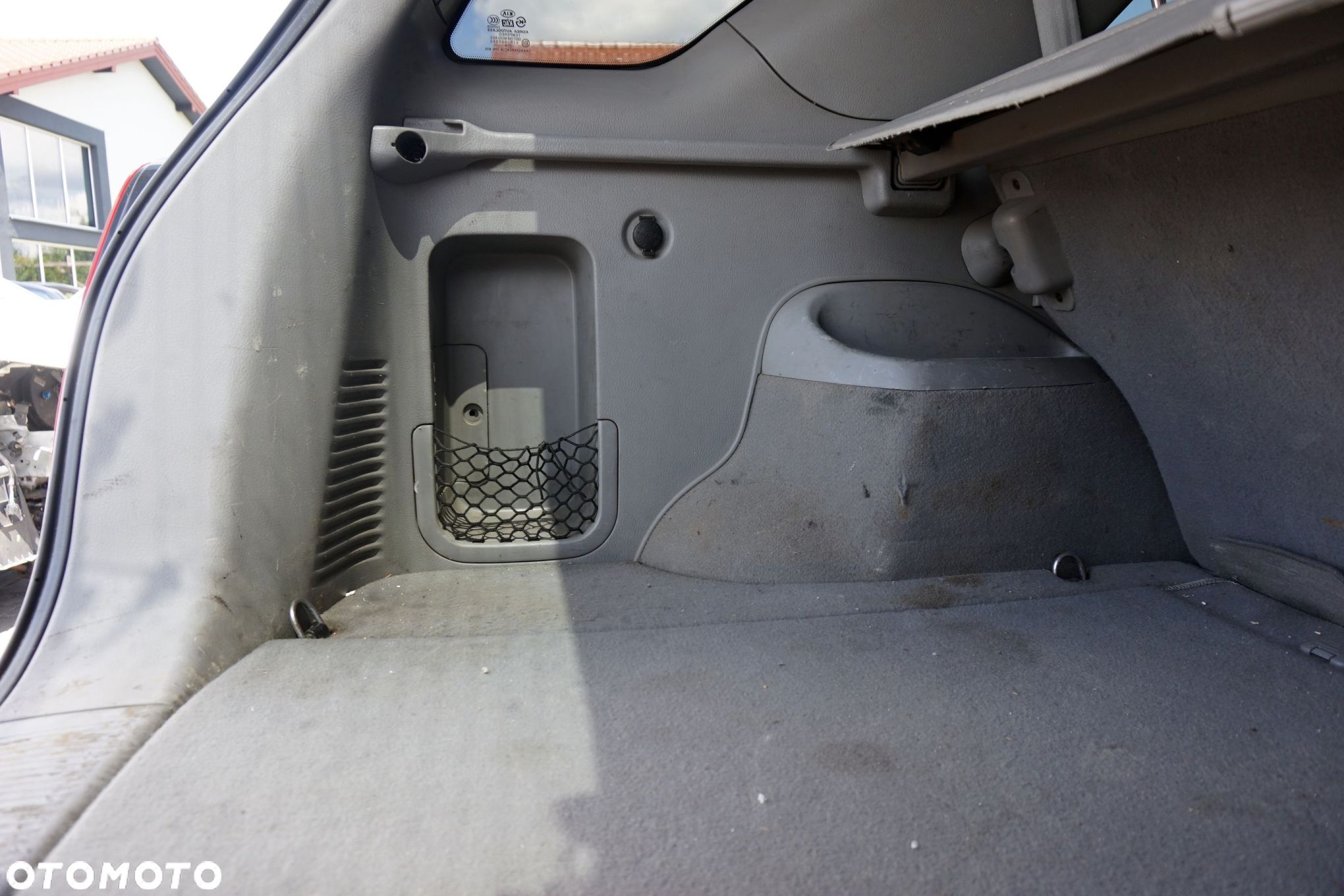 BOCZEK TAPICERKA BAGAŻNIKA LEWA SORENTO I 85550-3E200-CY KIA 2002-2007 - 1