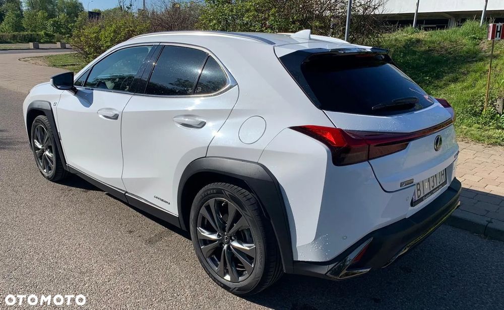 Lexus UX 250h F Sport AWD - 8