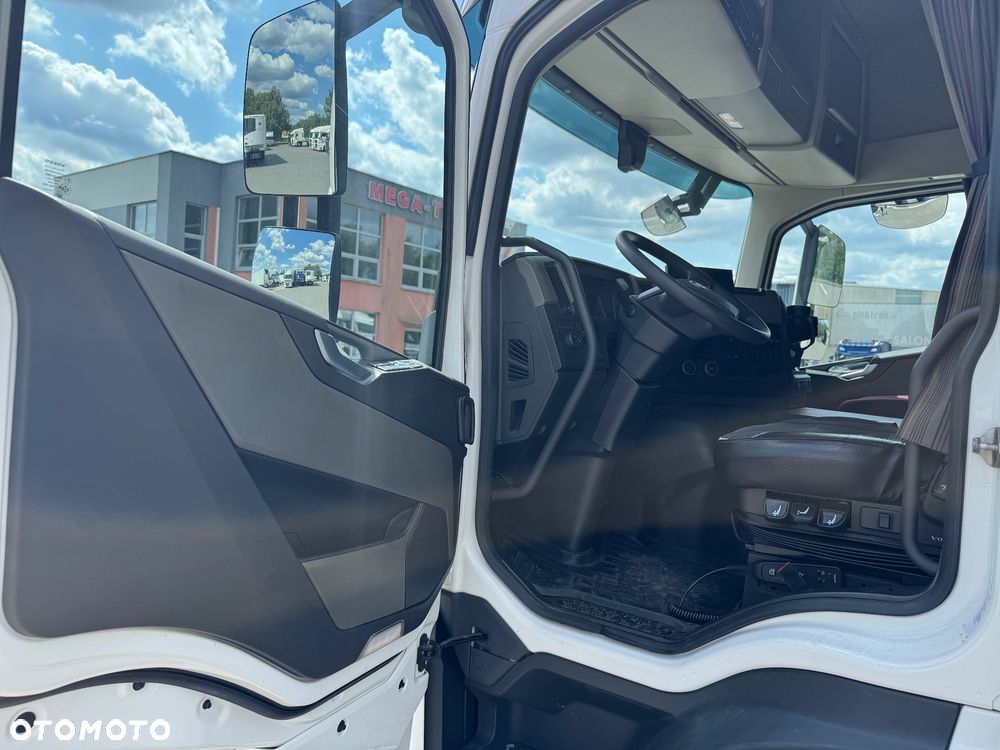 Volvo FM FH 500 Euro6 Full Led z kurierki Import France - 23