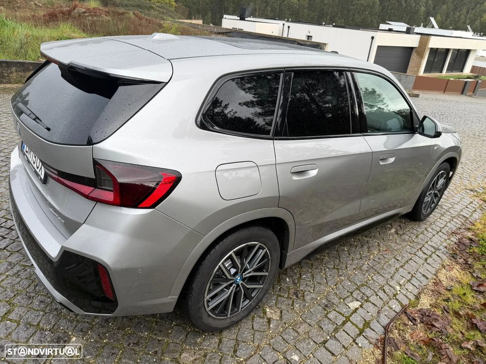 BMW iX1 eDrive20 Pack Desportivo M - 4
