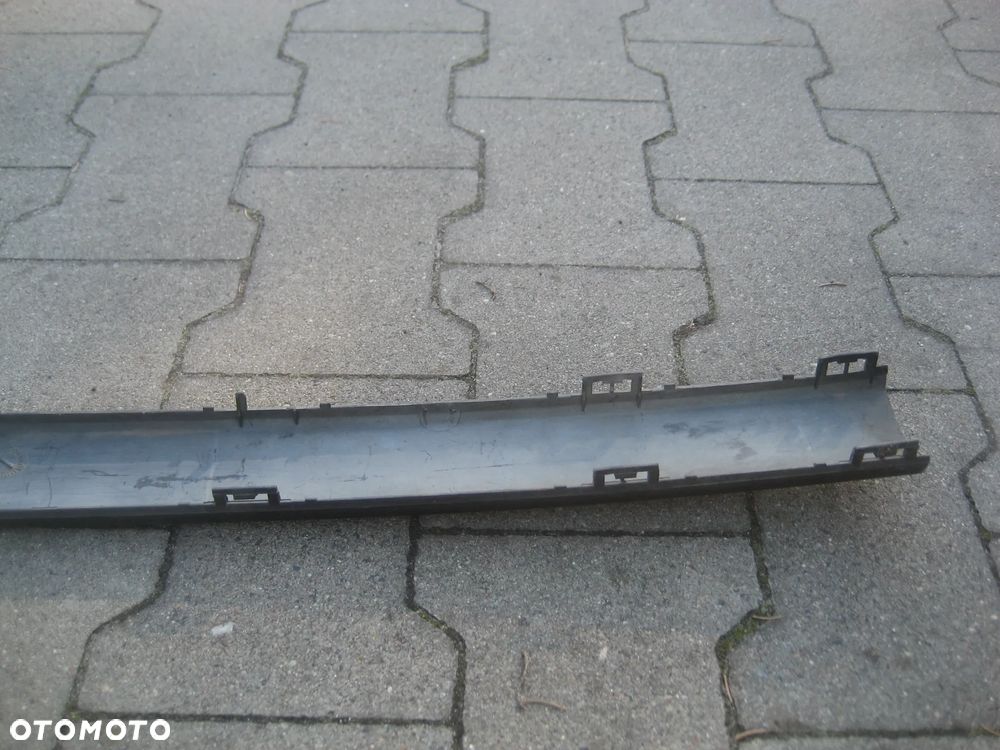 bmw 3 e30 listwa zderzaka tył środkowa 51121945926 0f - 5