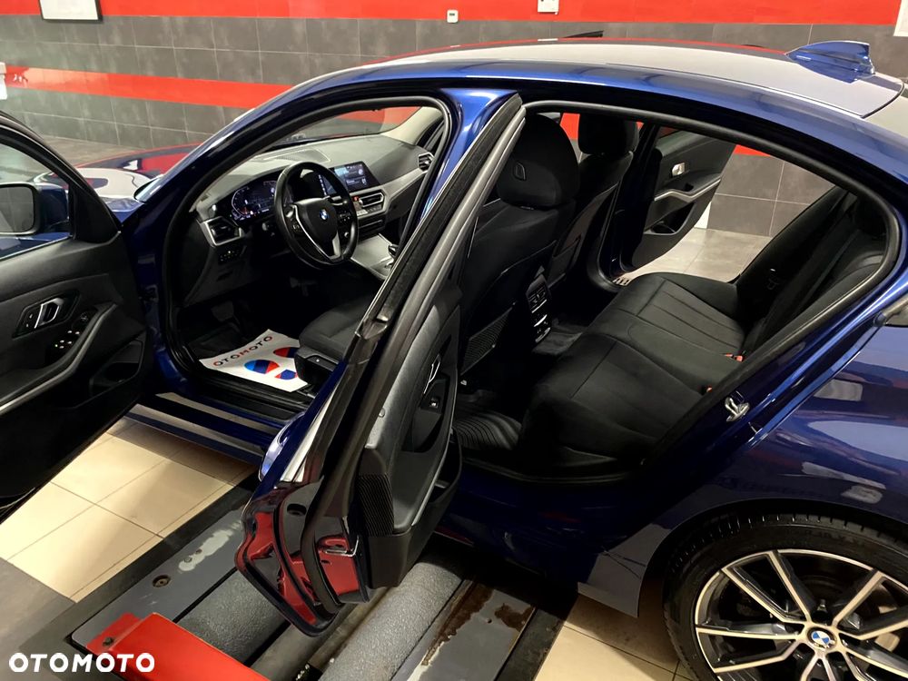 BMW Seria 3 320d Sport - 23