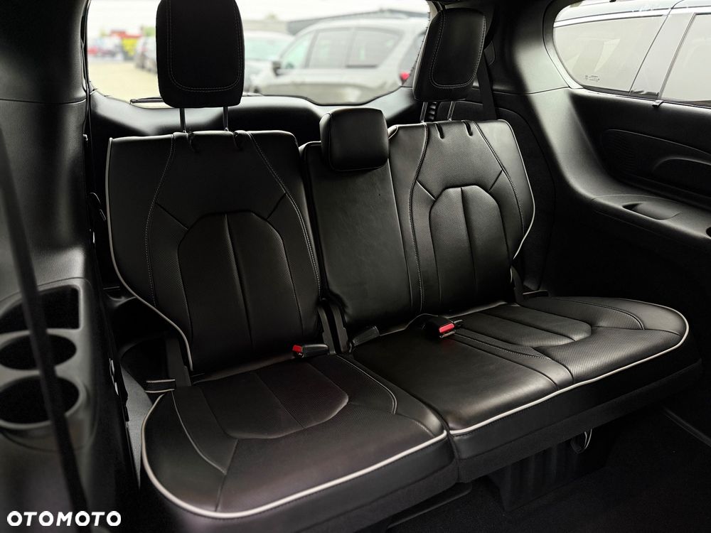 Chrysler Pacifica - 29