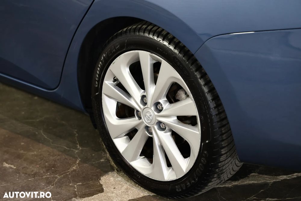 Toyota Auris 1.8 L VVT-i Sol+ - 32