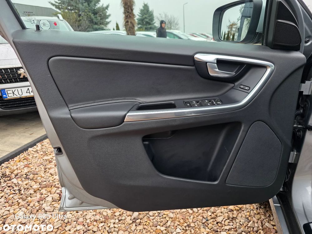 Volvo XC 60 D4 Momentum - 21