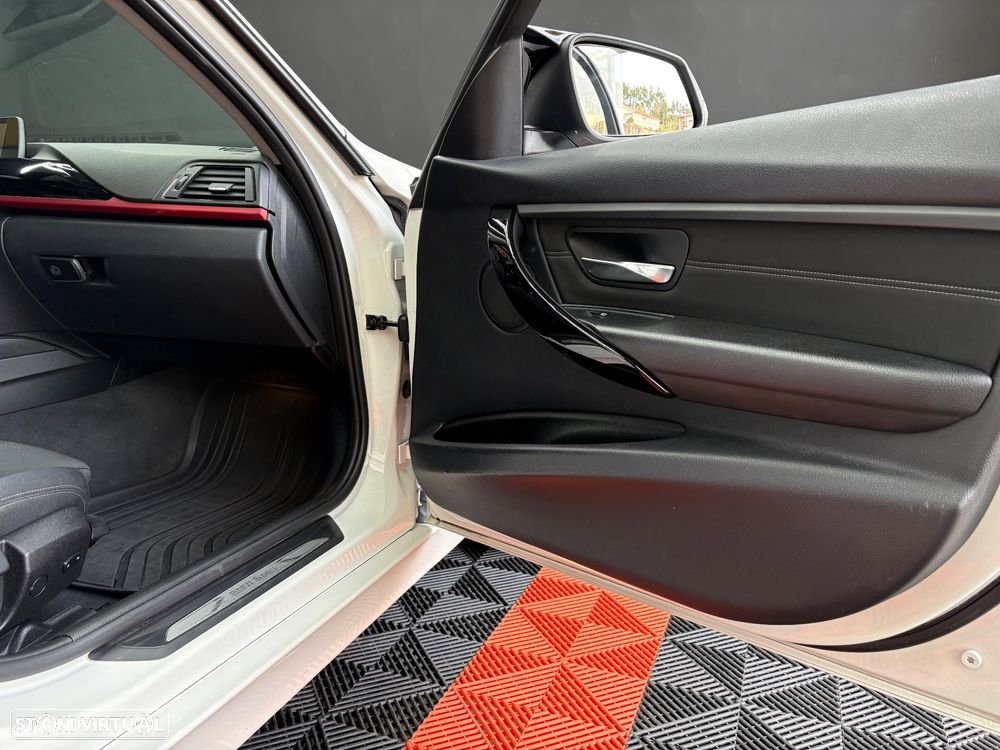 BMW 318 d Aut. Blue Performance Sport Line - 37