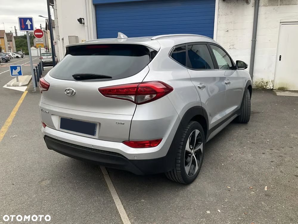 Hyundai Tucson 1.7 CRDI BlueDrive Style 2WD - 5