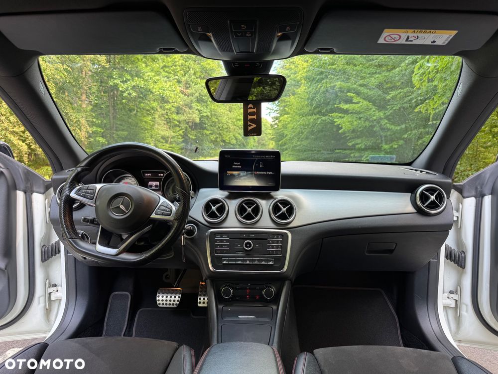 Mercedes-Benz CLA 200 7G-DCT - 11