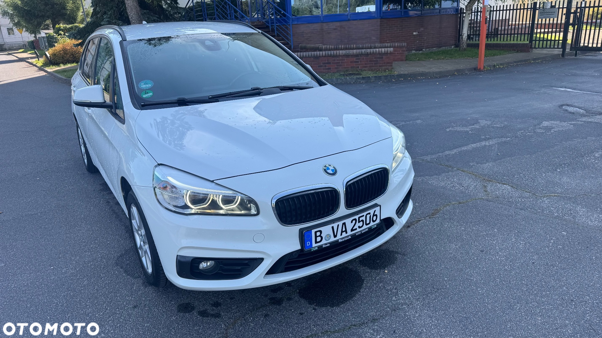 BMW Seria 2 218d - 11