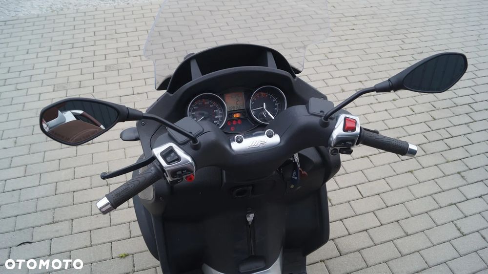Piaggio MP-3 - 7