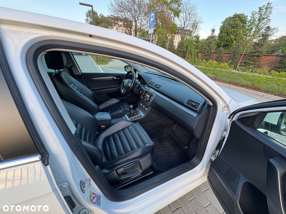 Volkswagen Passat 2.0 TDI Highline R-Style - 11