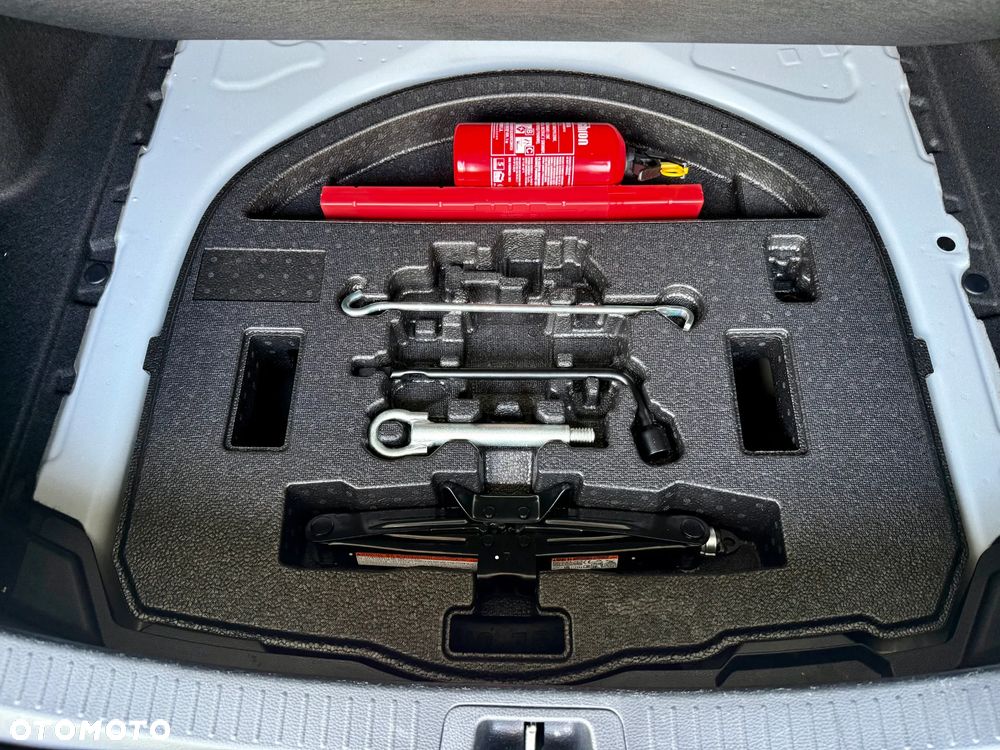 Toyota Corolla 1.8 Hybrid Comfort - 22