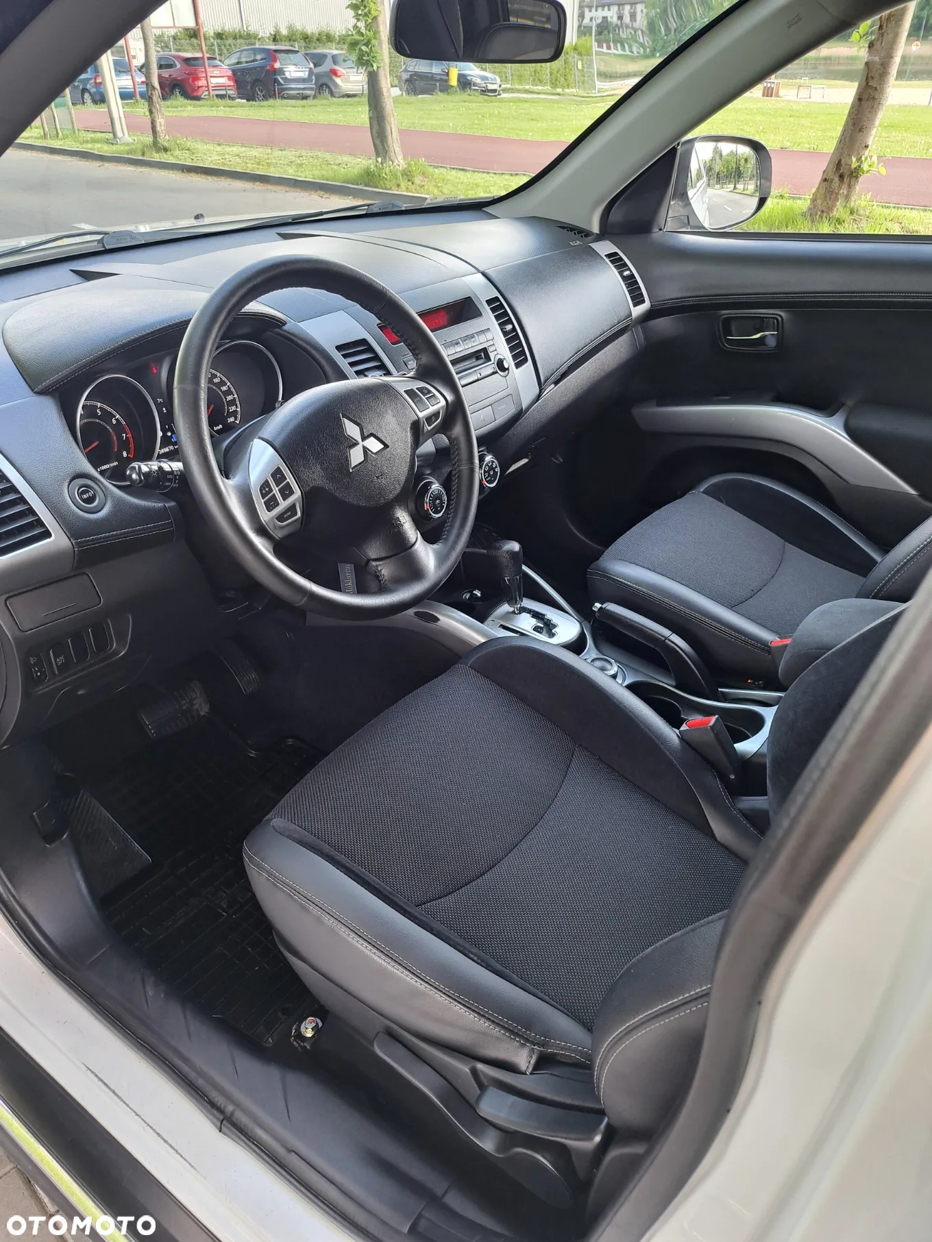 Mitsubishi Outlander 2.4 Instyle EU5 CVT - 19