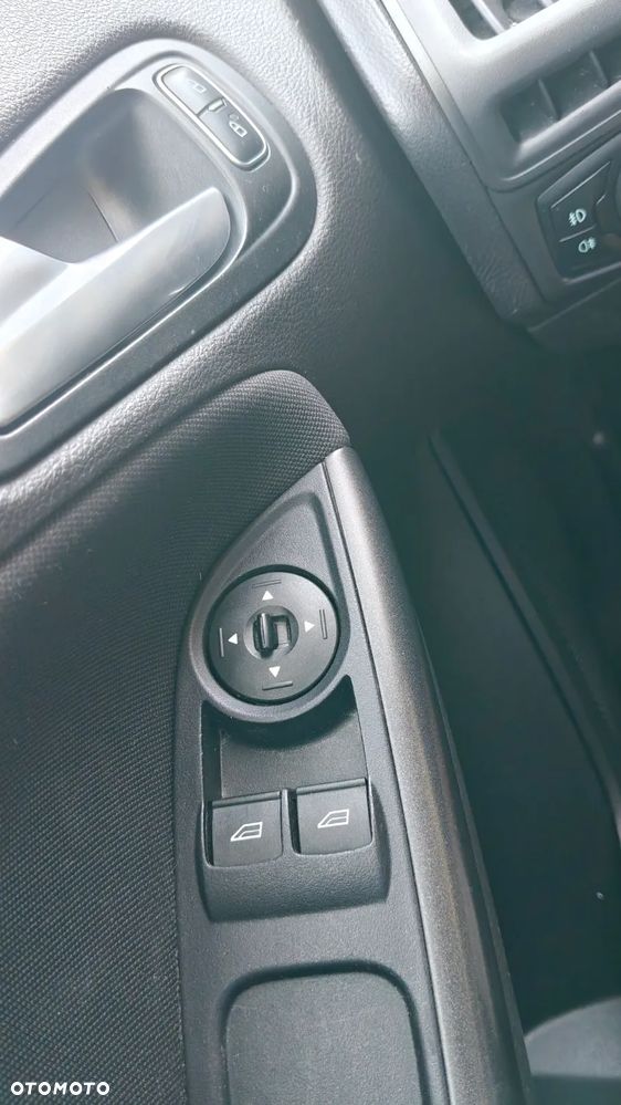 Ford Focus 1.5 TDCi SYNC Edition - 17