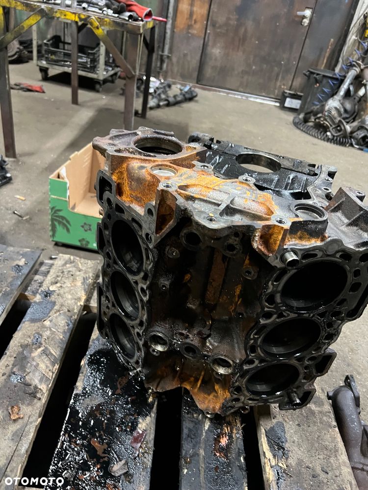 Blok silnika Land Rover Discovery 3 2.7tdv6 - 1