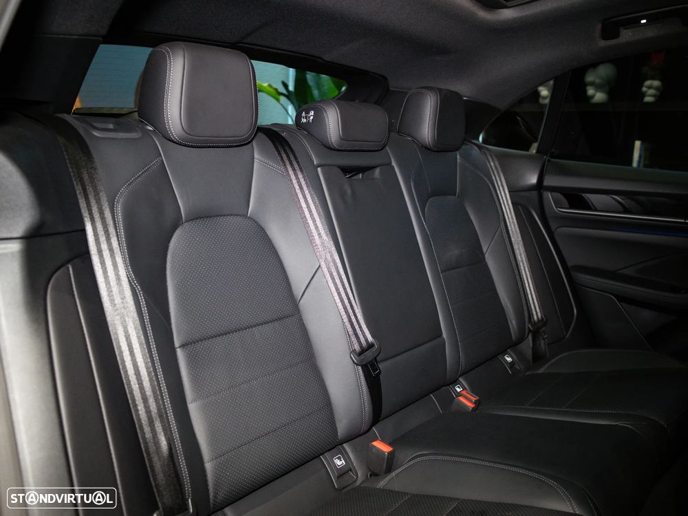 Porsche Macan Electric - 35