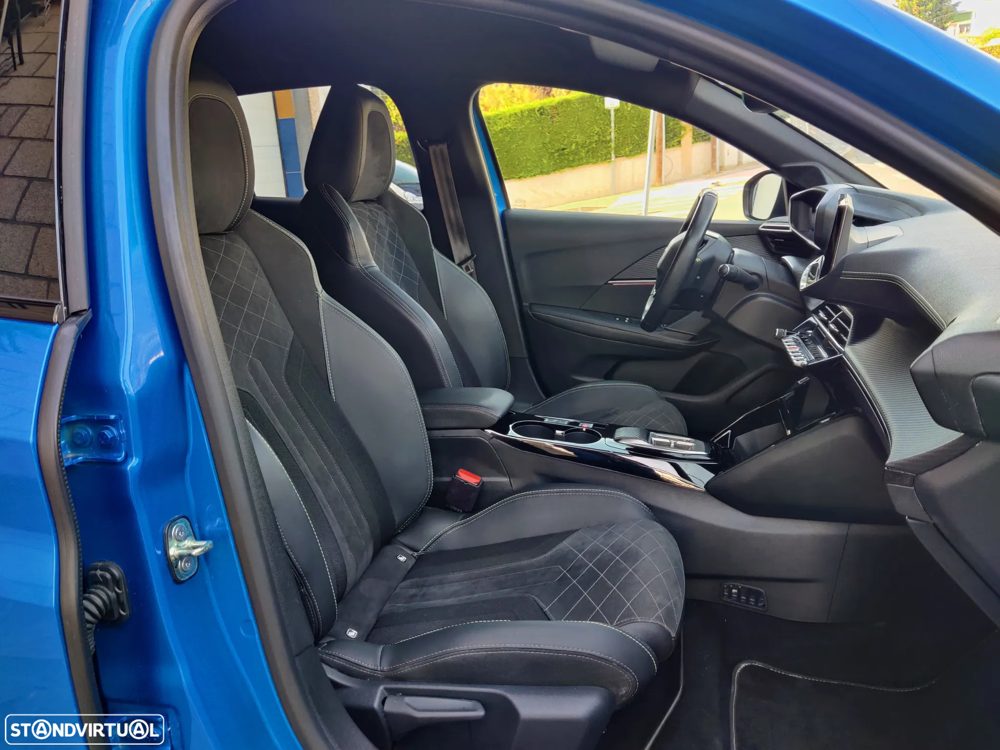 Peugeot e-208 50 kWh GT - 13