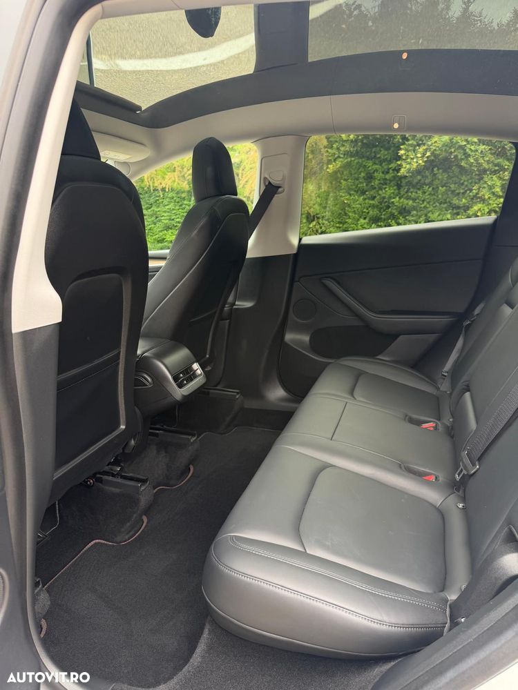 Tesla Model Y - 24