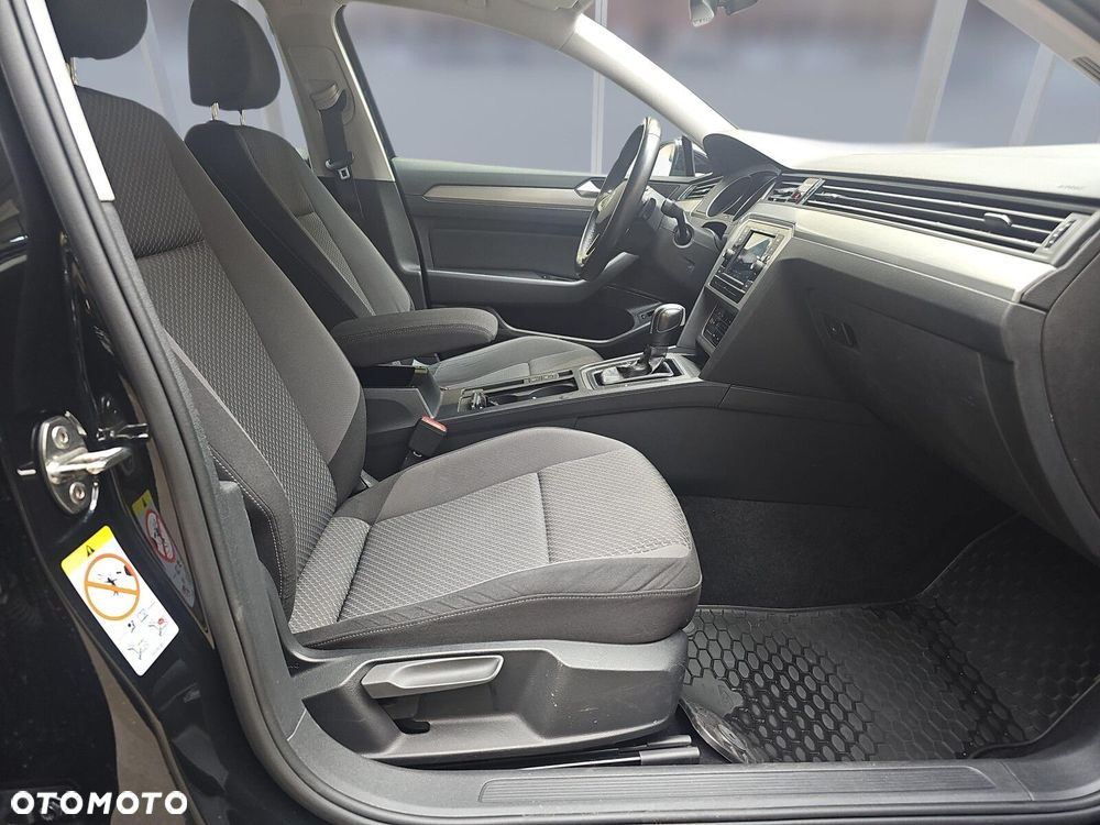 Volkswagen Passat Variant 2.0 TDI EVO Essence DSG - 11