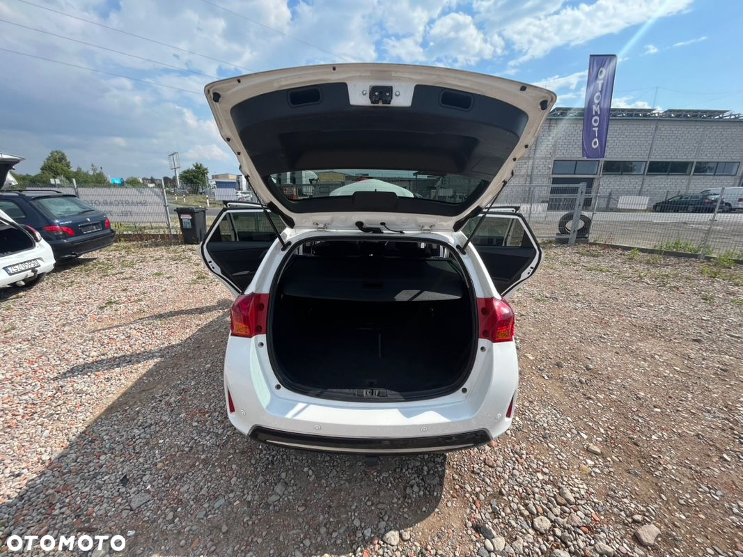 Toyota Auris 1.6 Premium + - 6