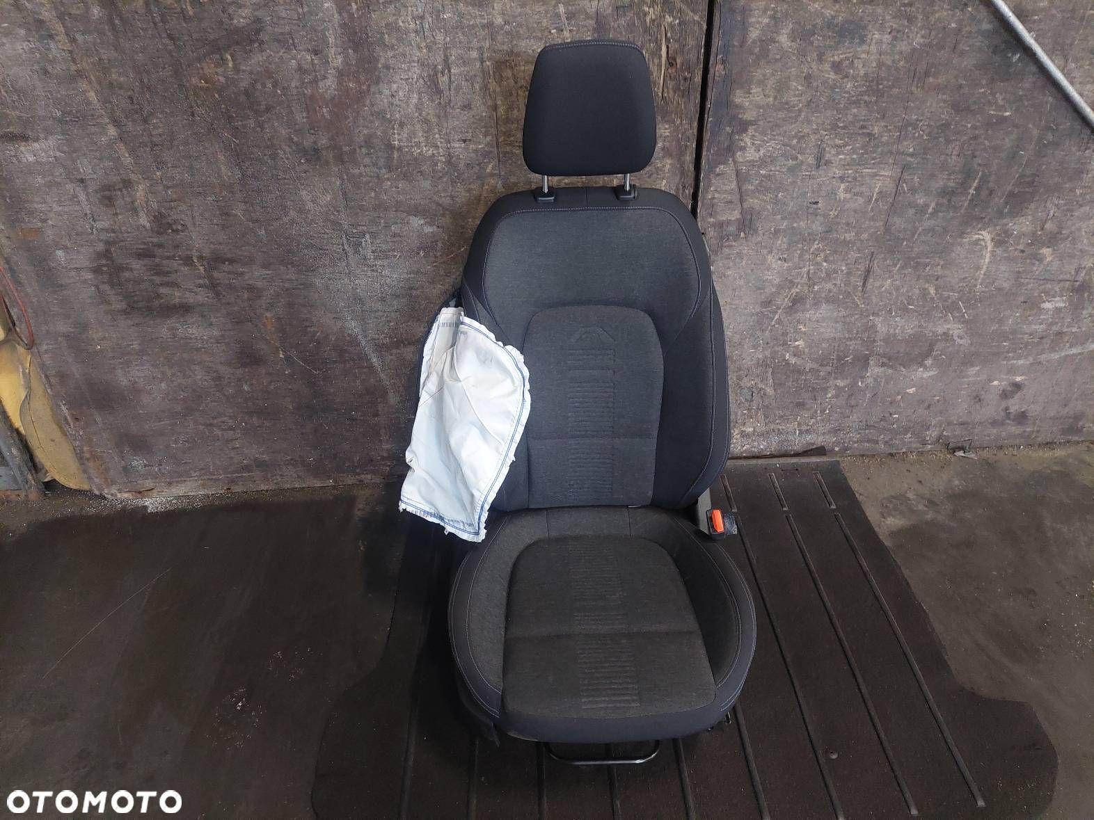 FOTEL PRAWY PRZÓD GRZANY PASAŻERA FORD FOCUS MK4 - 1