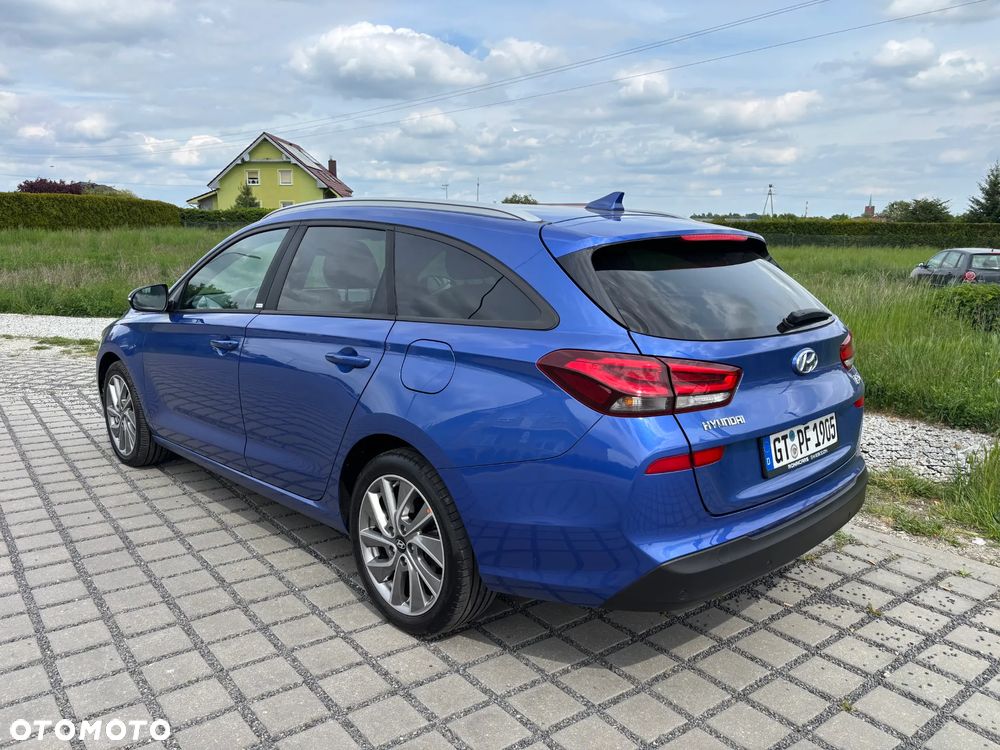 Hyundai i30 blue Kombi 1.6 CRDi Passion - 14