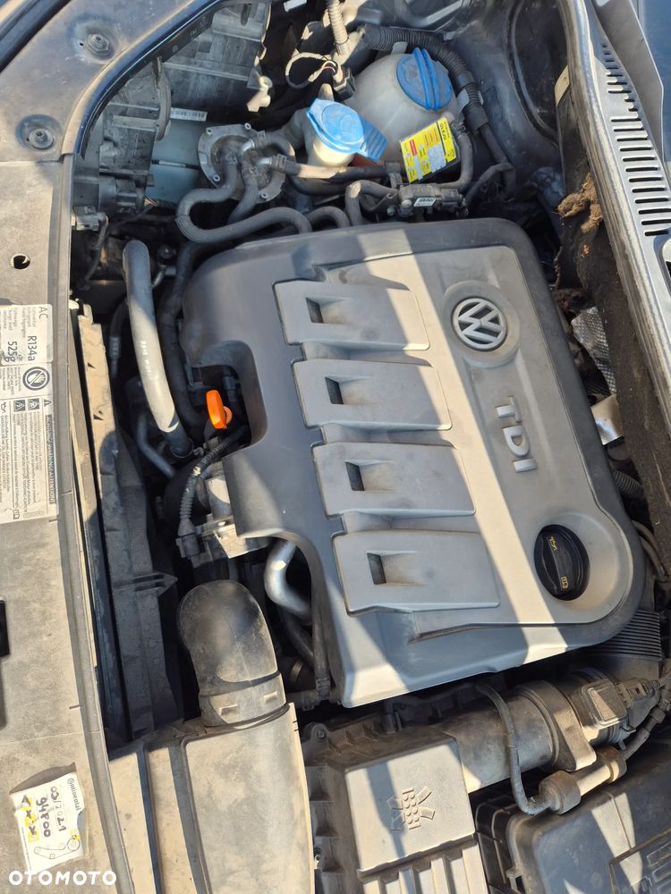 Volkswagen Touran - 10